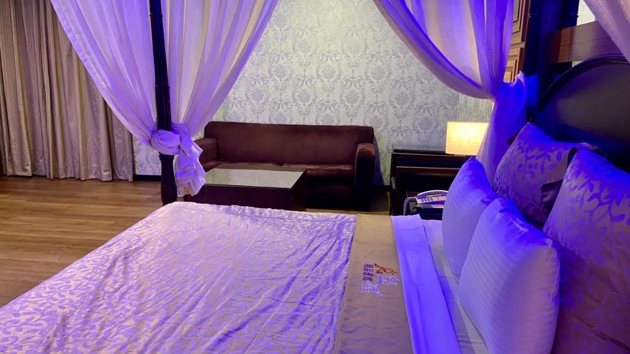 Huang Xing Motel Pingtung Екстер'єр фото