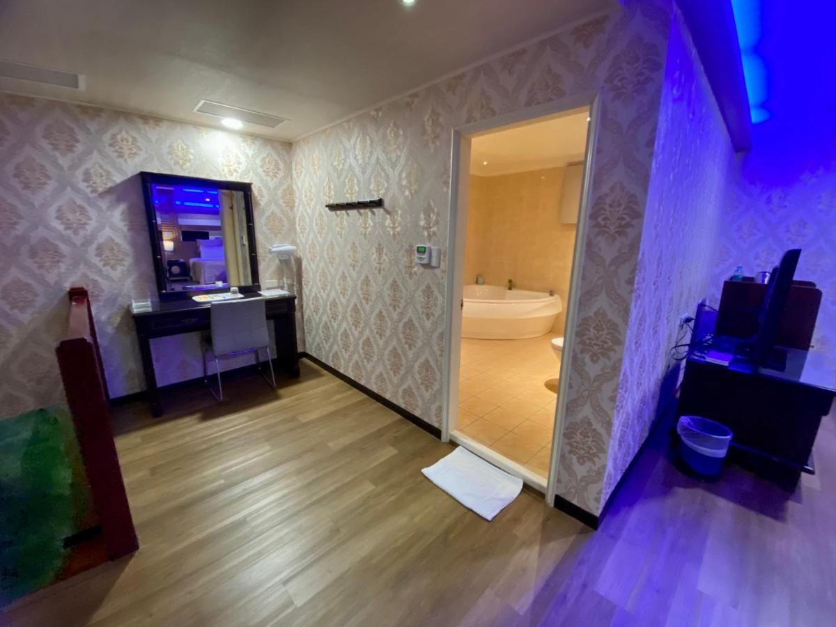 Huang Xing Motel Pingtung Екстер'єр фото
