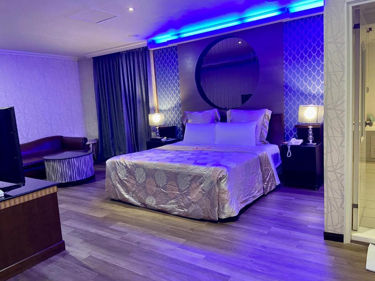 Huang Xing Motel Pingtung Екстер'єр фото