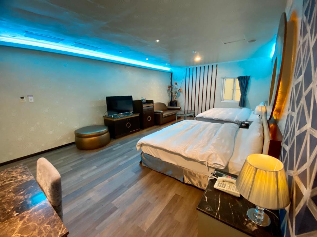 Huang Xing Motel Pingtung Екстер'єр фото