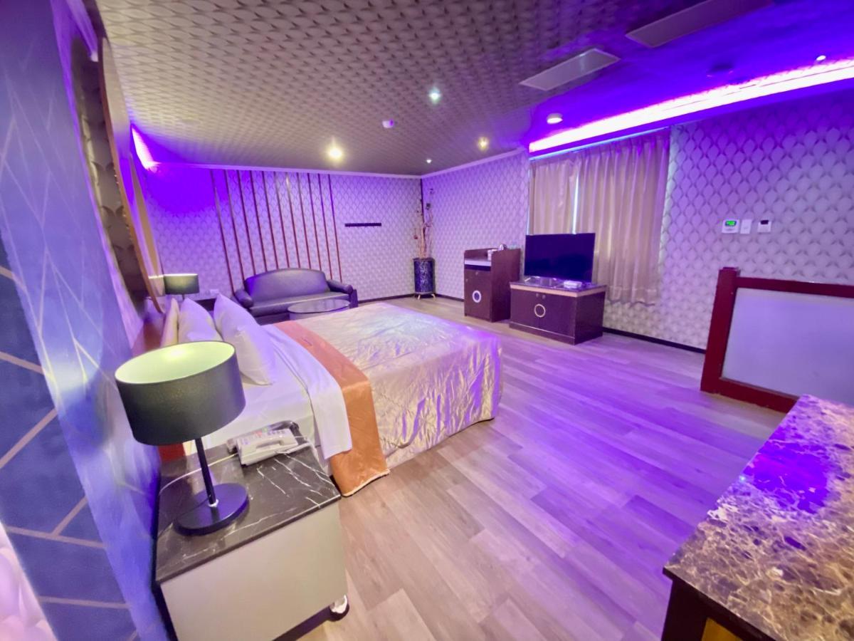 Huang Xing Motel Pingtung Екстер'єр фото