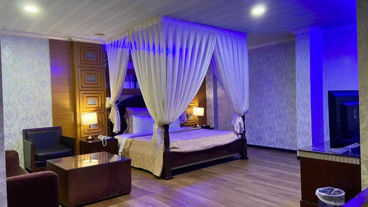 Huang Xing Motel Pingtung Екстер'єр фото