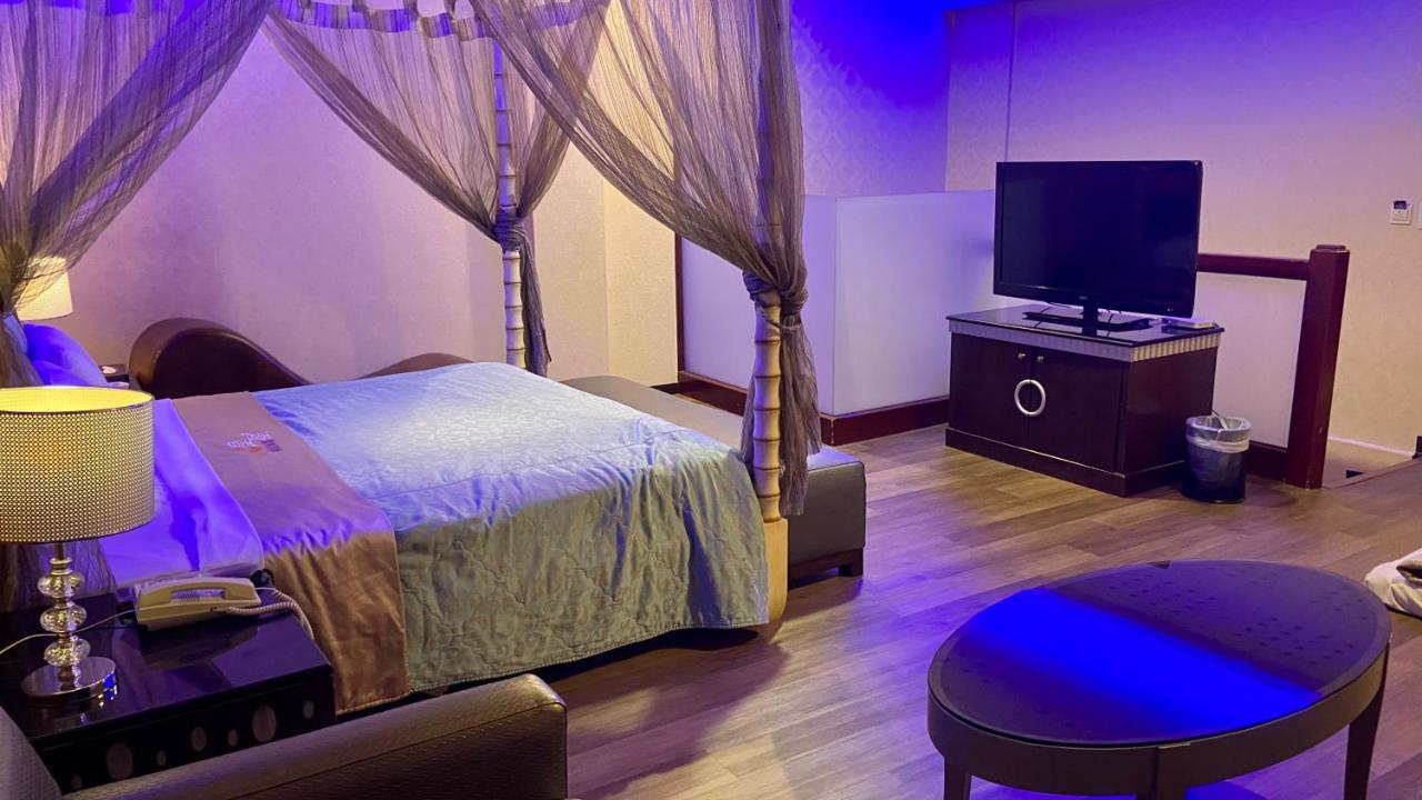 Huang Xing Motel Pingtung Екстер'єр фото