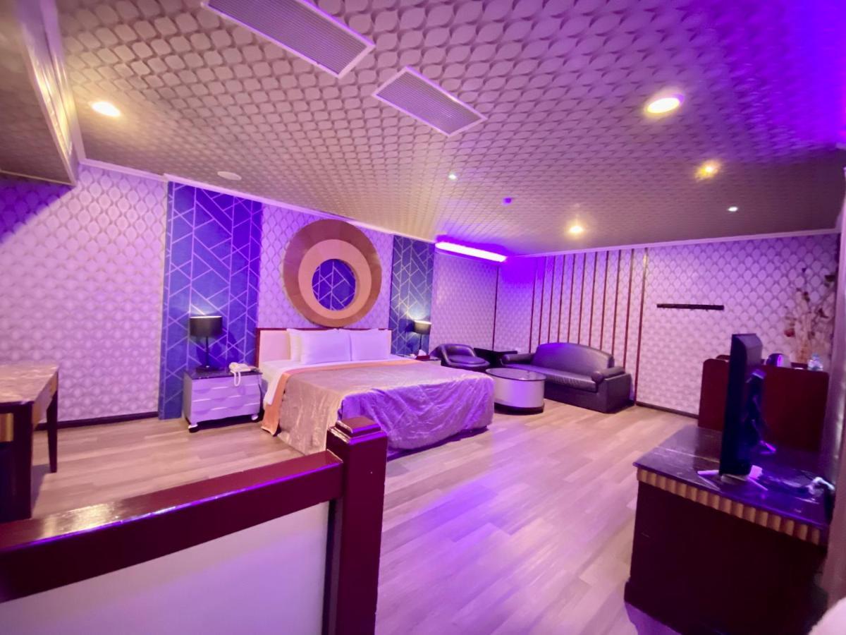 Huang Xing Motel Pingtung Екстер'єр фото